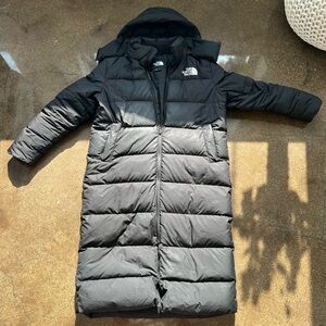North face long puffer, great for cold winters!!
